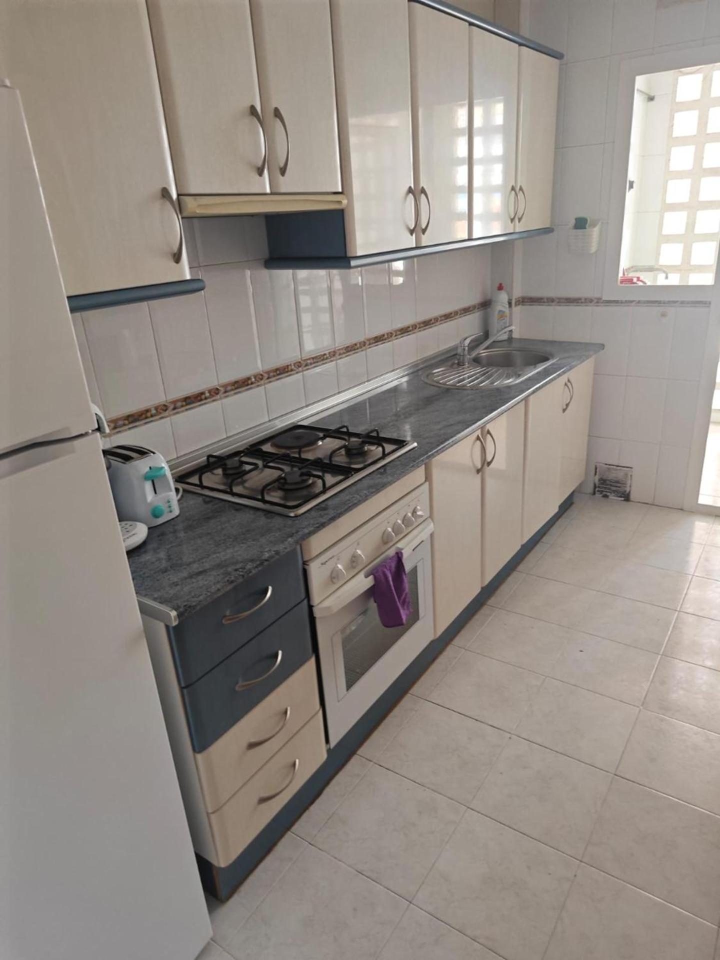 Central 2-Bed Apartment In Estepona Port Exteriör bild
