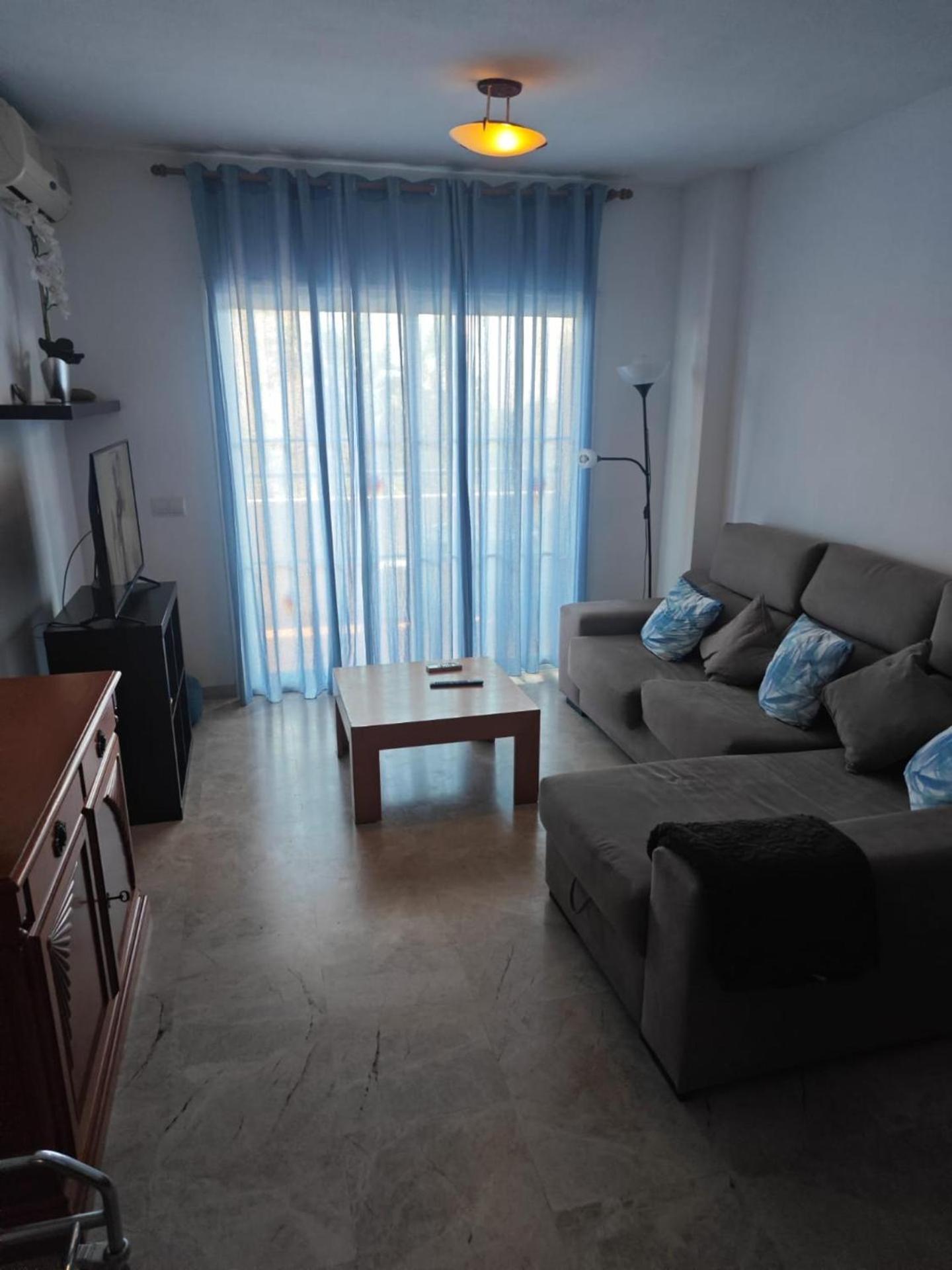 Central 2-Bed Apartment In Estepona Port Exteriör bild